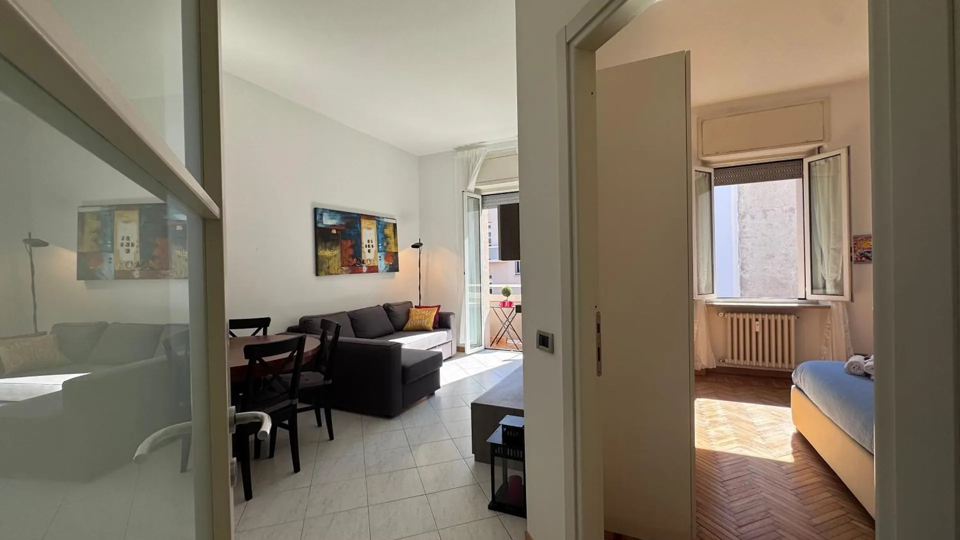 Bright Apartment With Balcony In Corso Xxii Marzo Milano
