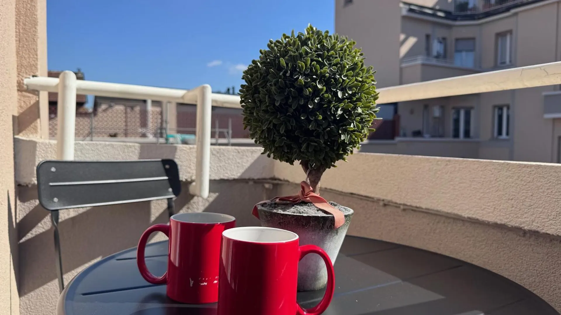 Bright Apartment With Balcony In Corso Xxii Marzo Milano