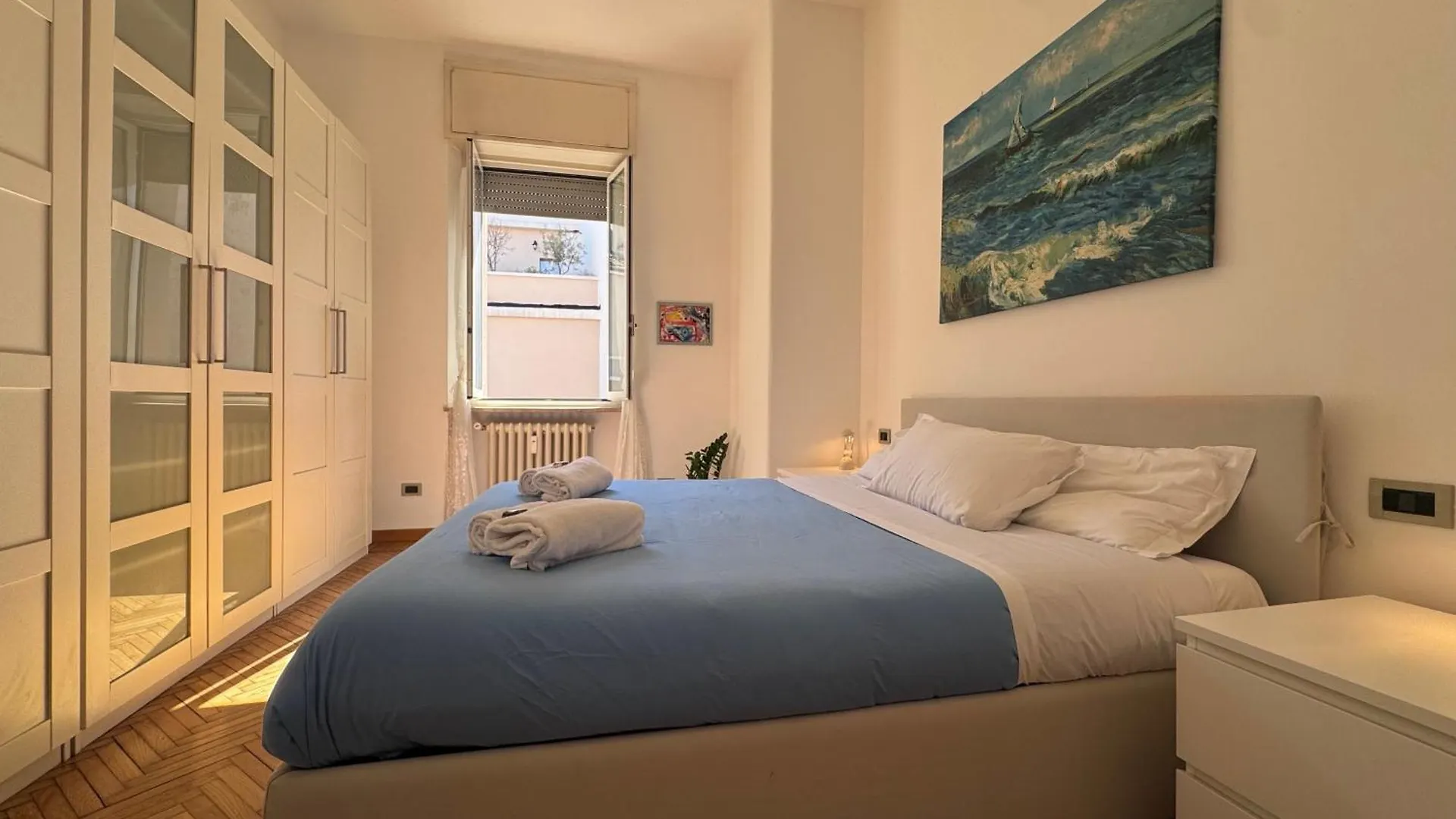 Bright Apartment With Balcony In Corso Xxii Marzo Milano