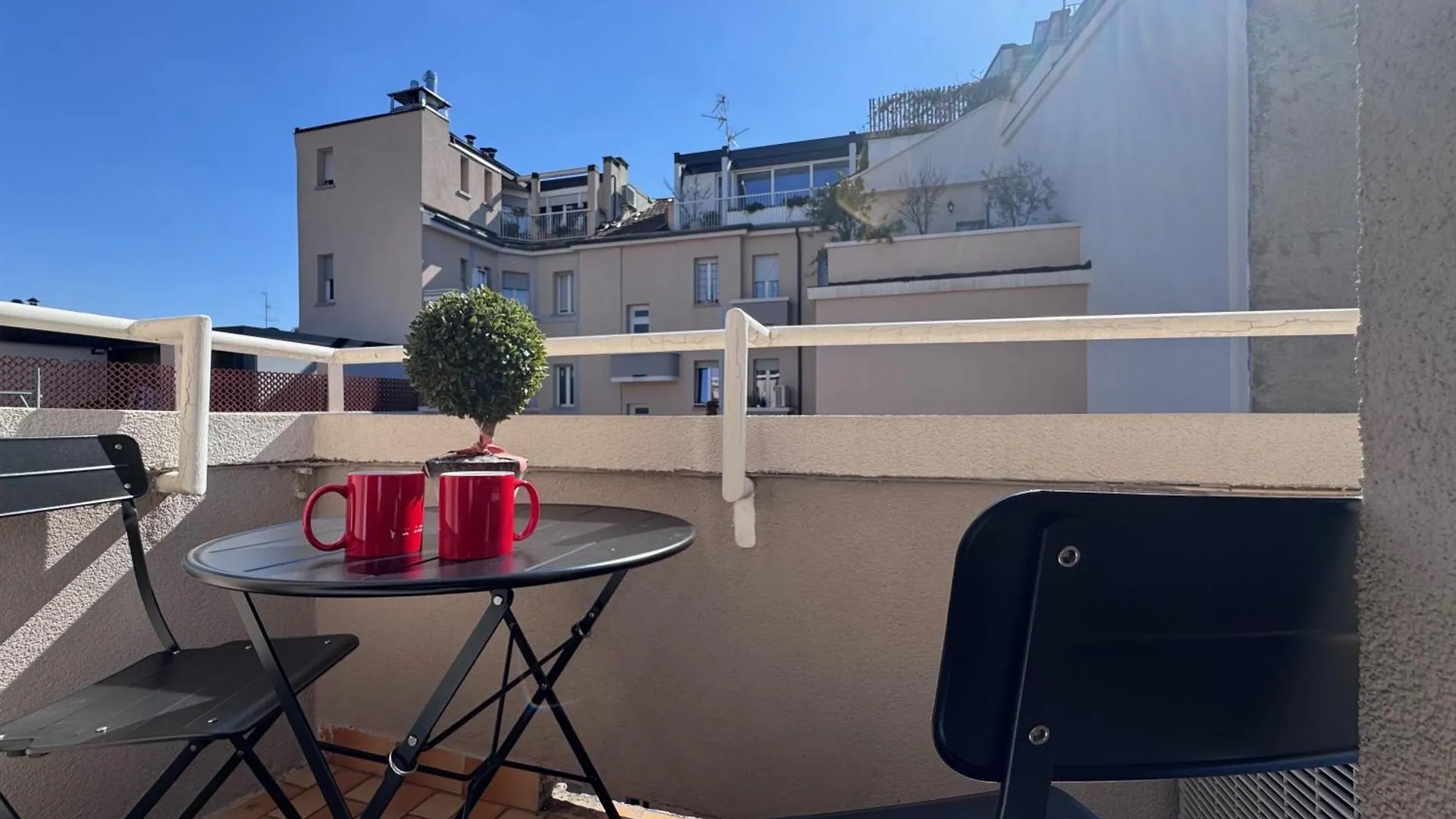 Bright Apartment With Balcony In Corso Xxii Marzo Milano Italien