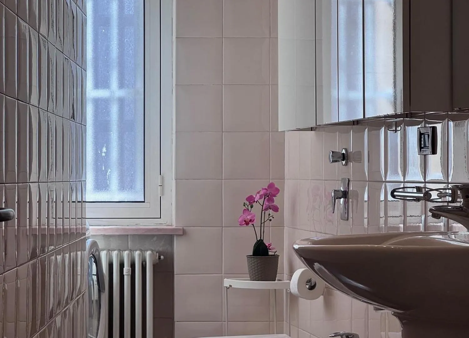Bright Apartment With Balcony In Corso Xxii Marzo Milano